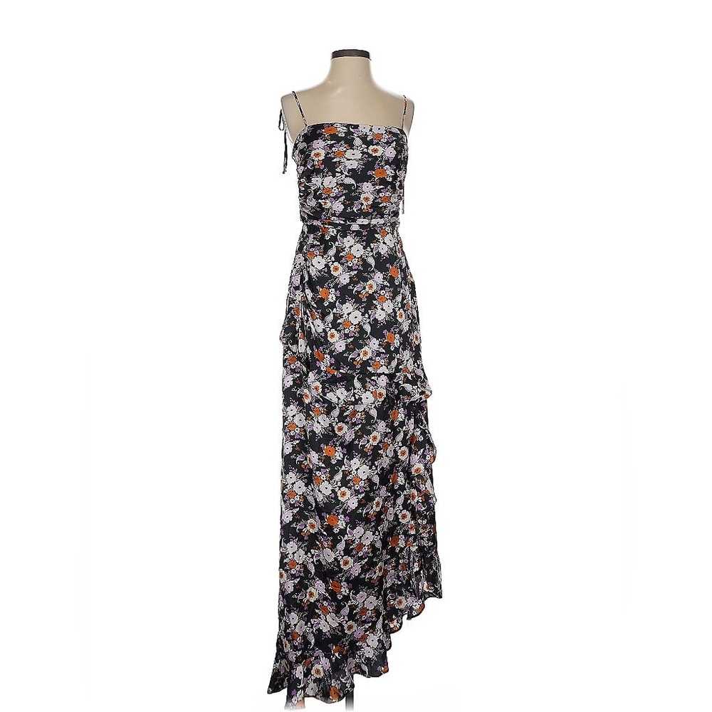 Wayf cocktail maxi dress
Side slit
New with tags